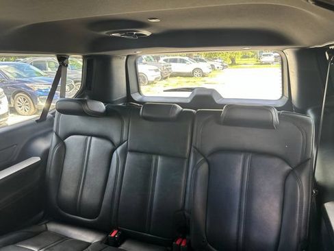 Used 2024 Jeep Wagoneer L Series II w/ Flexible Seating Group AWD/4WD image 7