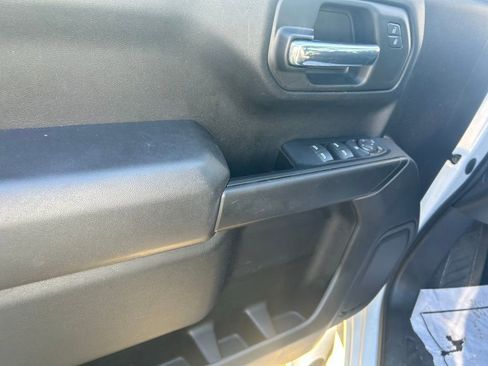 Used 2023 Chevrolet Silverado 1500 Custom image 9