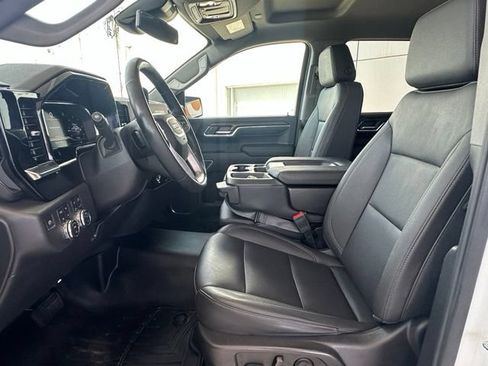Used 2023 GMC Sierra 1500 SLT w/ X31 Off-Road Package AWD/4WD image 32