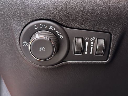 New 2026 Jeep Compass Limited image 25