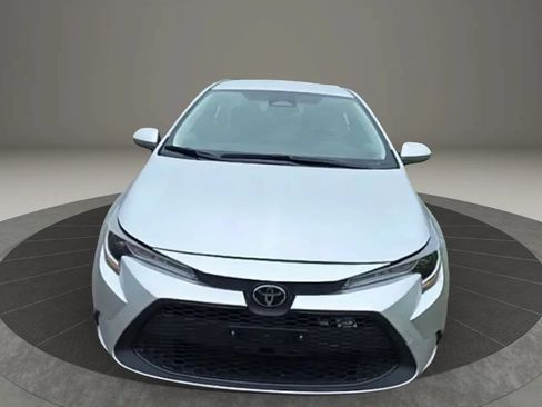 Used 2025 Toyota Corolla LE FWD image 2