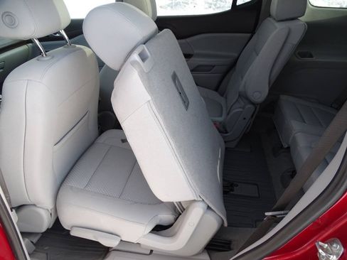 Used 2023 GMC Acadia AWD SLE image 35