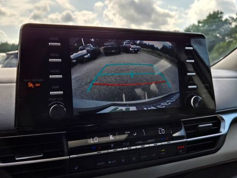 Used 2023 Toyota Sienna XLE FWD image 24