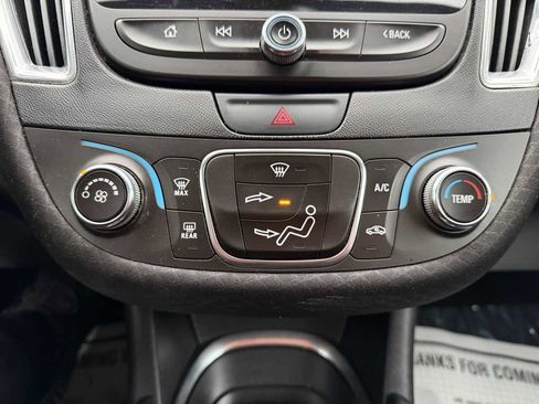 Used 2017 Chevrolet Malibu LT image 31