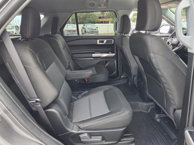 Certified 2024 Ford Explorer XLT RWD image 19
