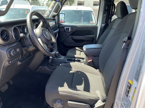 Used 2023 Jeep Wrangler Unlimited image 13