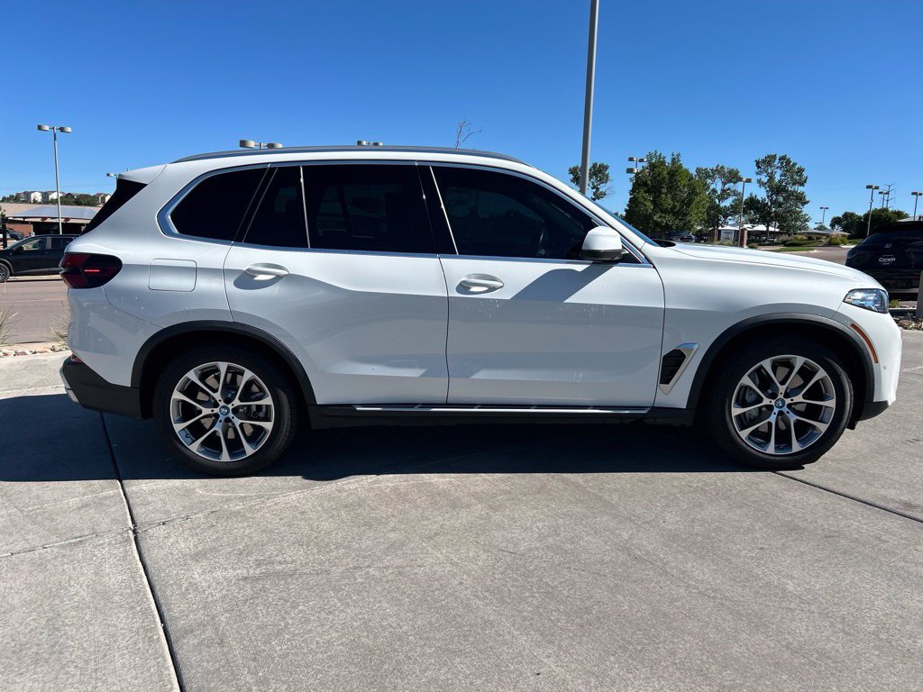 Used 2025 BMW X5 xDrive50e AWD/4WD image 11