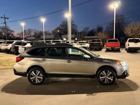 Used 2018 Subaru Outback 2.5i Limited image 5