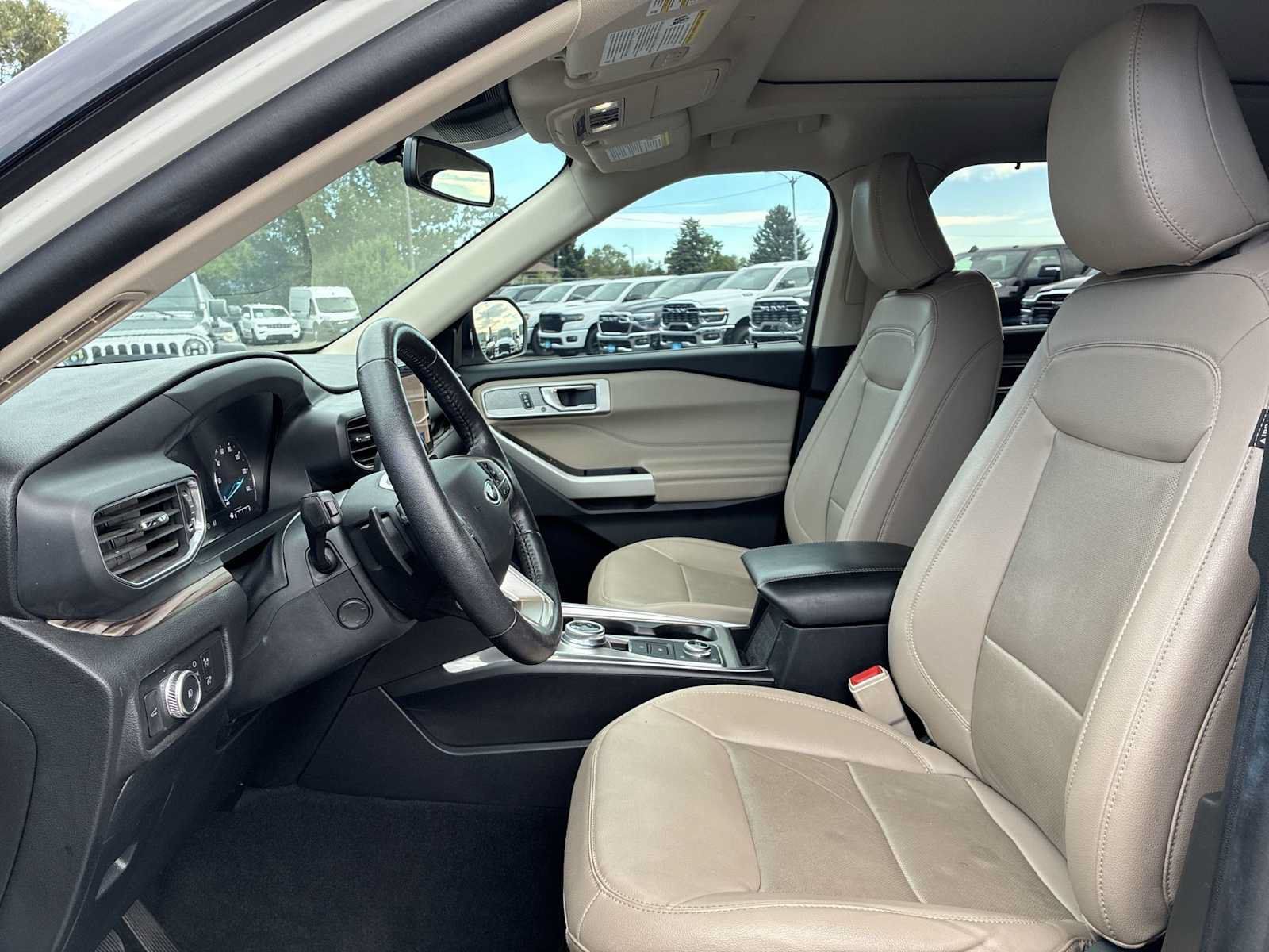 Used 2021 Ford Explorer Limited w/ Equipment Group 301A AWD/4WD image 13