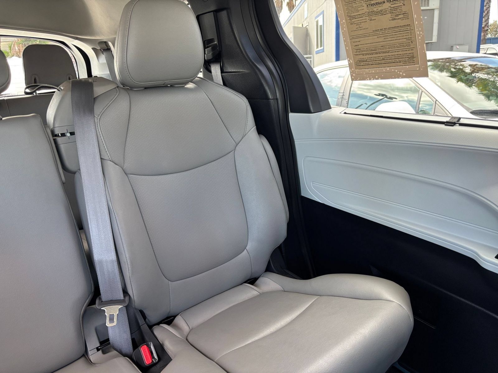 Used 2025 Toyota Sienna XLE FWD image 39