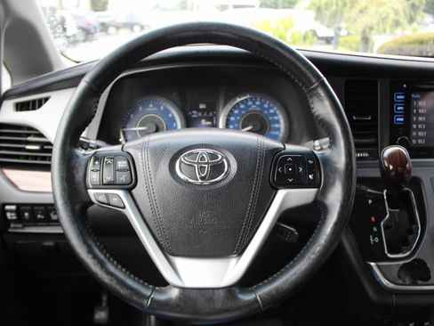 Used 2017 Toyota Sienna Limited AWD/4WD image 37