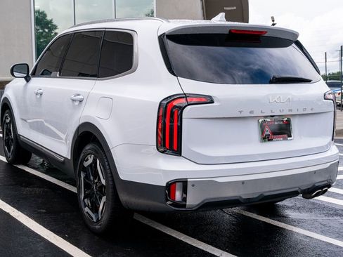 Used 2024 Kia Telluride EX w/ EX Captain's Chair Package FWD image 16