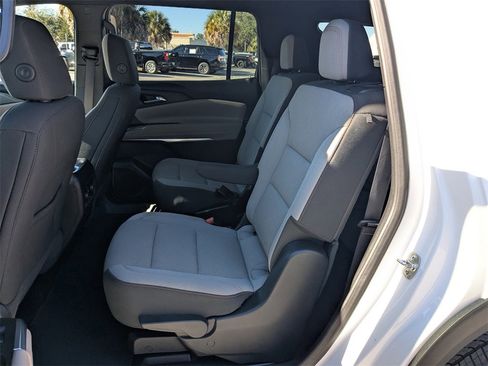 Certified 2025 Chevrolet Traverse LT image 11