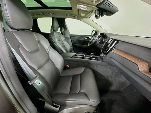 Used 2023 Volvo XC60 B5 Plus AWD/4WD image 43