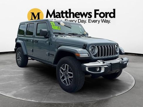 Used 2026 Jeep Wrangler Unlimited Sahara AWD/4WD image 8