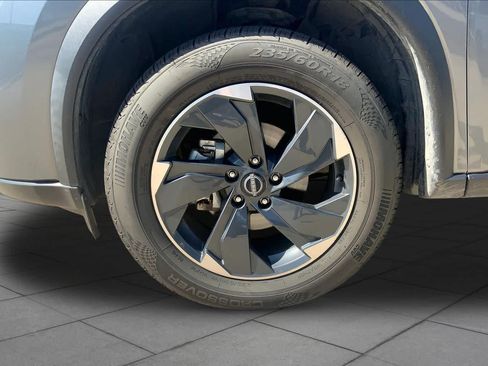 Used 2025 Nissan Rogue SV FWD image 10
