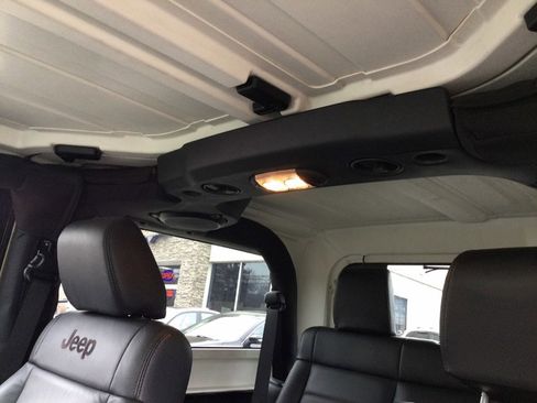 Used 2012 Jeep Wrangler Sahara w/ Connectivity Group image 35