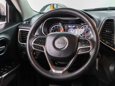 Used 2019 Jeep Cherokee Latitude w/ Popular Appearance Group image 12