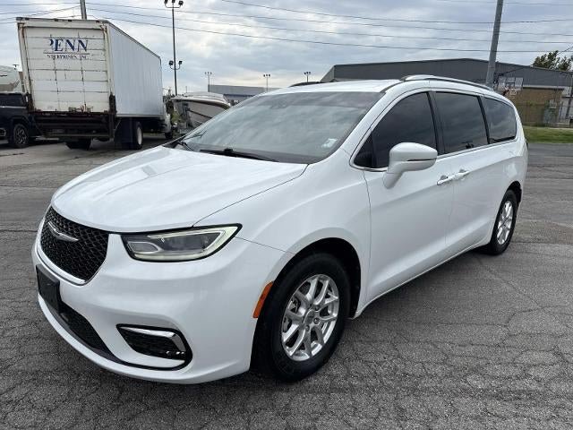 Used 2021 Chrysler Pacifica Touring-L FWD image 3