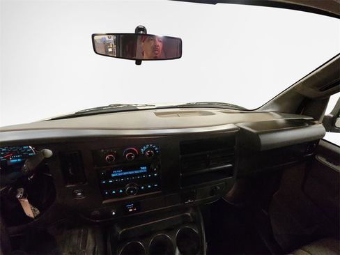 Used 2016 Chevrolet Express 2500 image 22