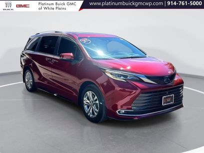 Used 2022 Toyota Sienna Platinum