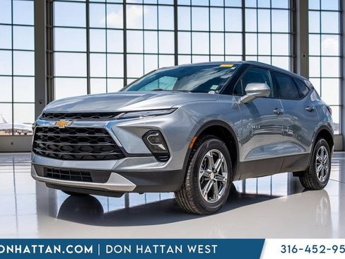 Used 2025 Chevrolet Blazer LT AWD/4WD image 1