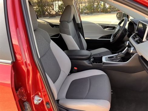 Used 2025 Toyota RAV4 XLE image 25