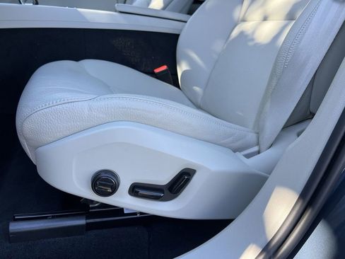 Used 2025 Volvo XC60 T8 Plus w/ Protection Package Premier image 12