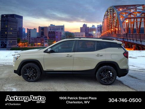 Used 2023 GMC Terrain SLE w/ Elevation Edition image 6