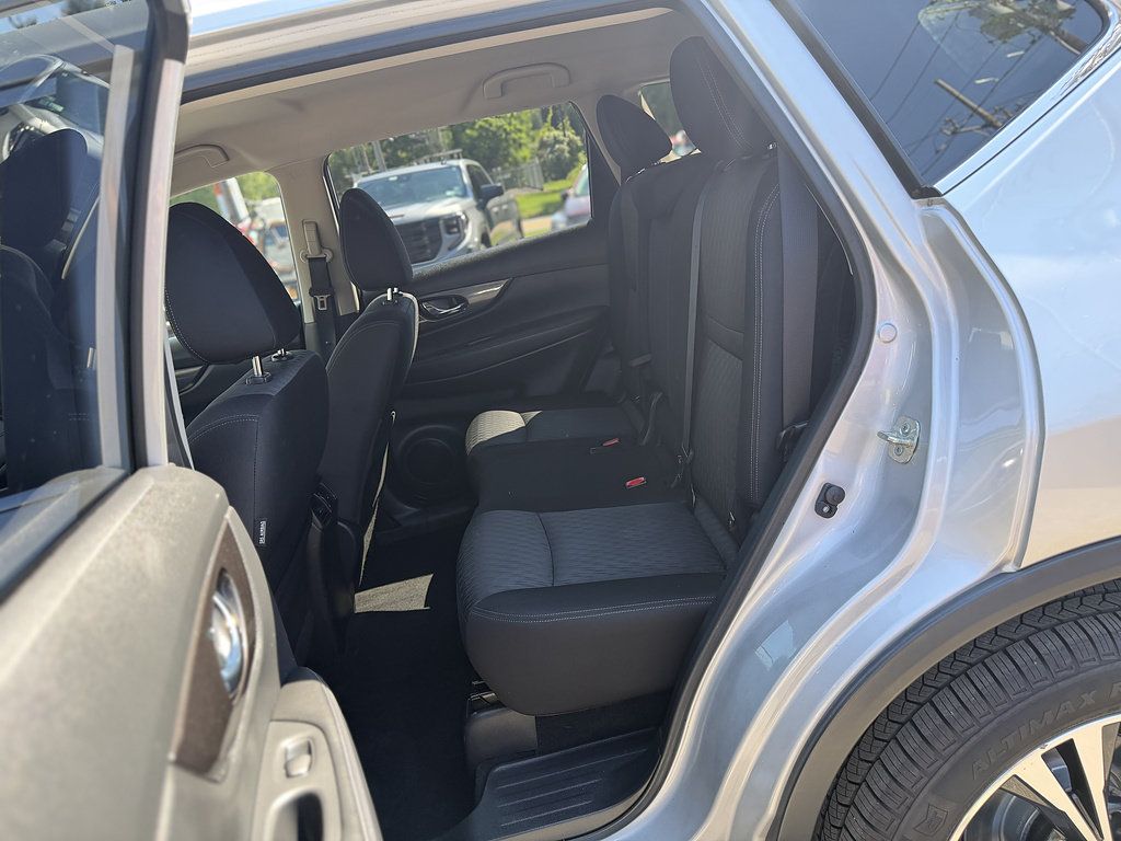 Used 2019 Nissan Rogue SV w/ Premium Package AWD/4WD image 12