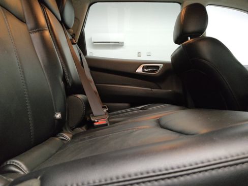 Used 2018 Nissan Pathfinder SL AWD/4WD image 19