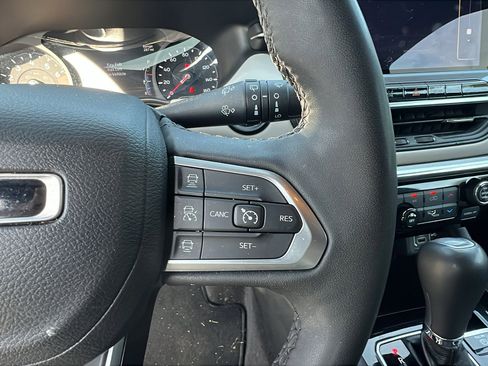 Used 2024 Jeep Compass Limited image 27