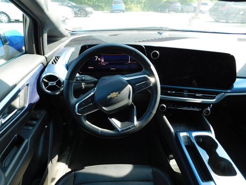 Used 2024 Chevrolet Equinox EV LT FWD image 11