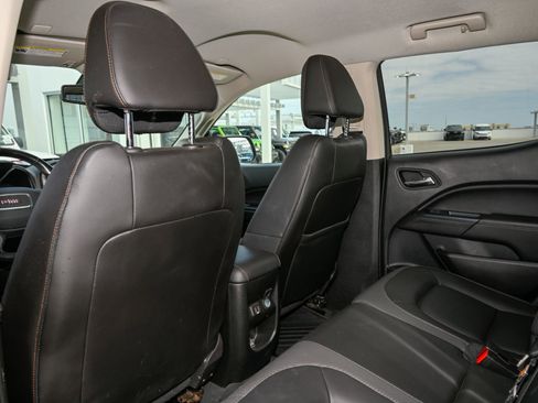 Used 2022 GMC Canyon AT4 image 18