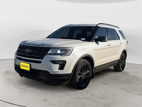 Used 2018 Ford Explorer XLT w/ Equipment Group 202A image 1