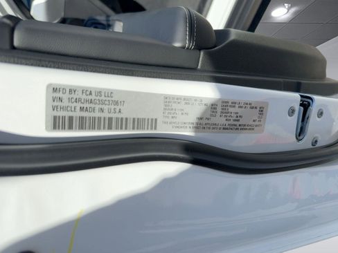 New 2025 Jeep Grand Cherokee Laredo image 21