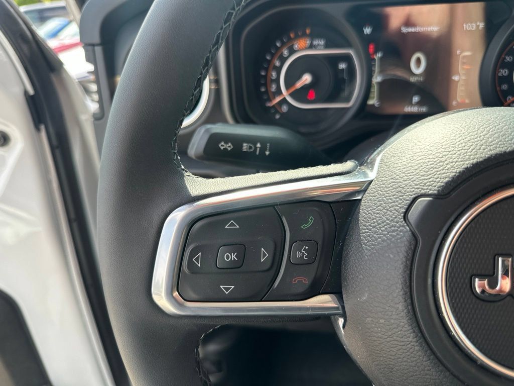 Used 2026 Jeep Wrangler Unlimited Sahara AWD/4WD image 19