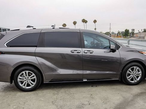 Used 2024 Toyota Sienna Platinum AWD/4WD image 13