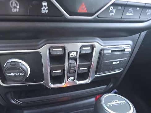 Used 2021 Jeep Gladiator Overland w/ Popular Equipment Package AWD/4WD image 16