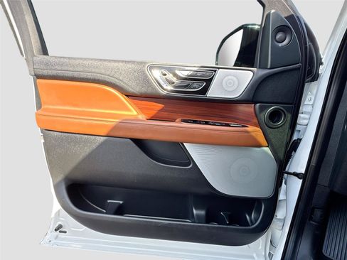 Used 2021 Lincoln Navigator Reserve w/ Luxury Package image 6