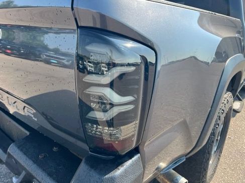 Used 2019 Toyota Tacoma TRD Off-Road w/ TRD Premium Off Road Package AWD/4WD image 12