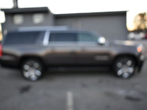Used 2015 Chevrolet Suburban LTZ image 5