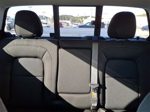 Used 2022 Chevrolet Colorado LT w/ LT Convenience Package image 28