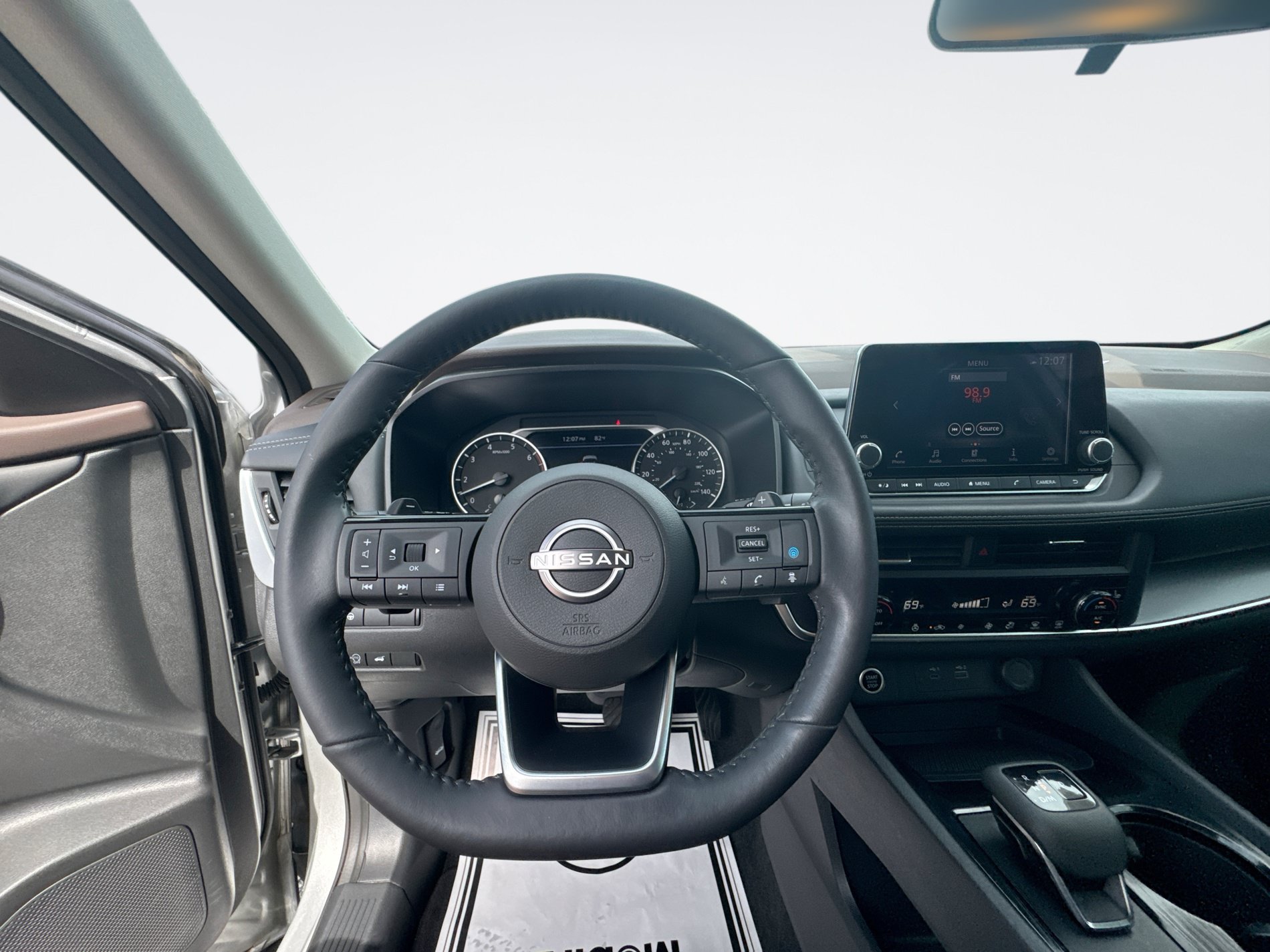 Certified 2023 Nissan Rogue SV w/ SV Premium B Package FWD image 16