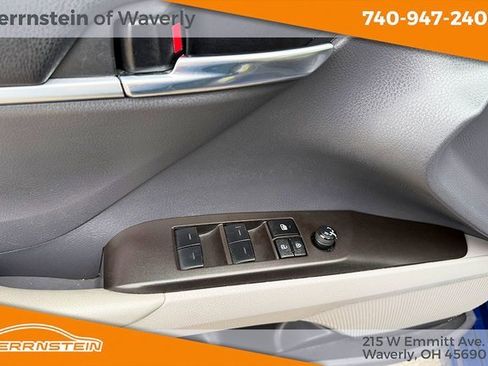 Used 2023 Toyota Camry SE image 14