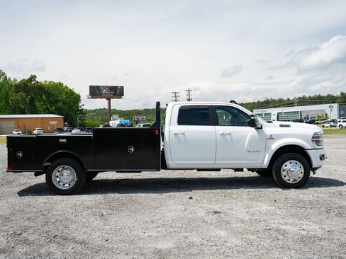 New 2026 RAM 4500 4x4 Crew Cab DRW w/ Laramie Trim Package image 26