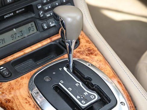 Used 2006 Jaguar XK8 XK8 2dr Convertible image 18