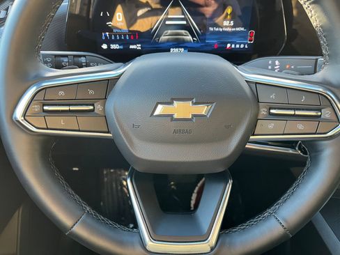 Used 2025 Chevrolet Equinox LT image 28