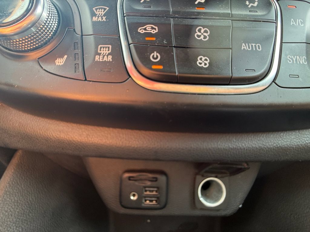 Used 2023 Chevrolet Traverse Premier AWD/4WD image 27