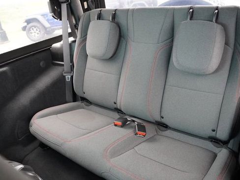 Used 2024 Jeep Wrangler Rubicon w/ Convenience Group AWD/4WD image 17